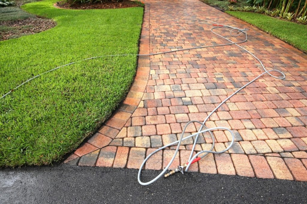 How To Clean Pavers With Vinegar Js, Cleaning Patio Pavers With Bleach