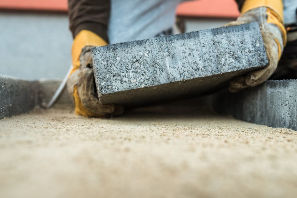 How to level the ground for pavers