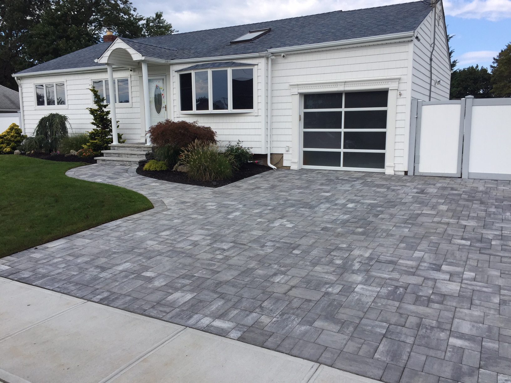 What Color Pavers Go With a White House? JS Brick Pavers