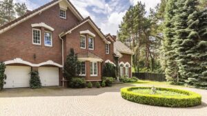 Color Pavers Go With a Brown House