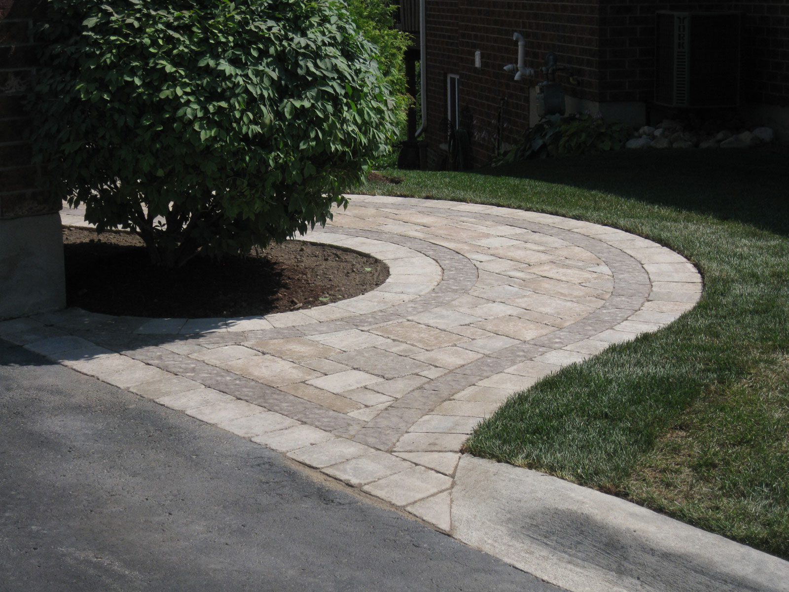 Curved Pavers Options and Applications JS Brick Pavers