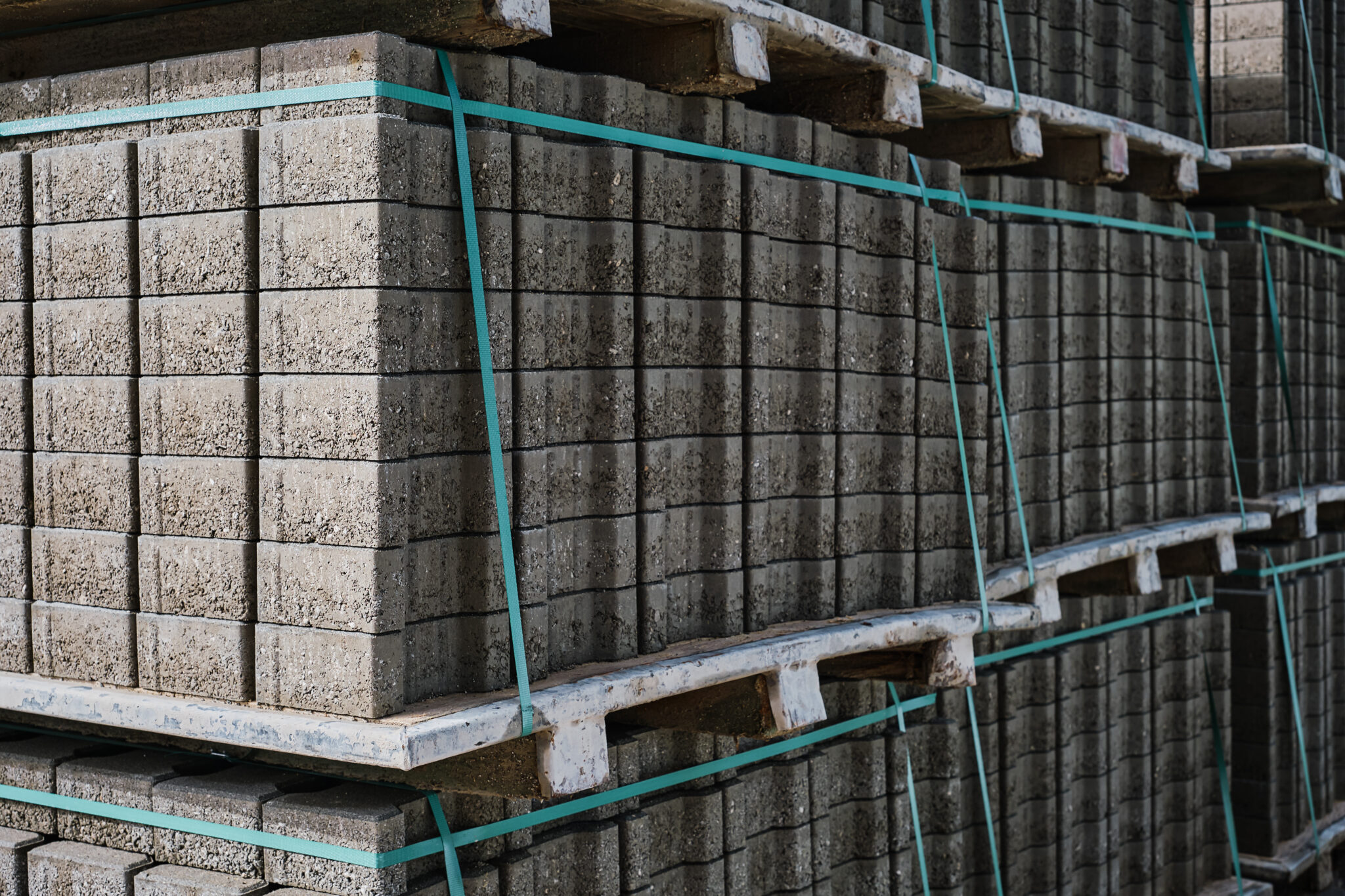 How much does a pallet of pavers weigh? JS Brick Pavers