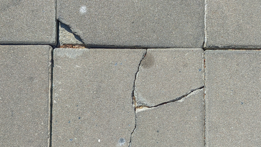 how to fix a cracked paver