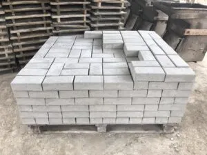 how many square feet are in a pallet of pavers