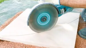 how to cut travertine pavers