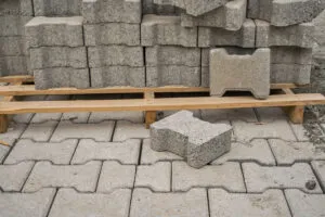 how much does a pallet of pavers weigh